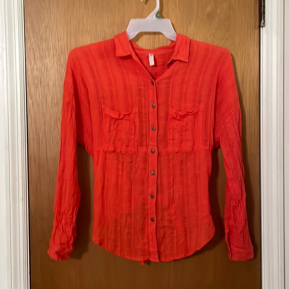 •FREE PEOPLE•TOMATO RED GAUZE TIE BACK BUTTON UP COLLAR BLOUSE SIZE  MEDIUM EUC - Picture 2 of 8
